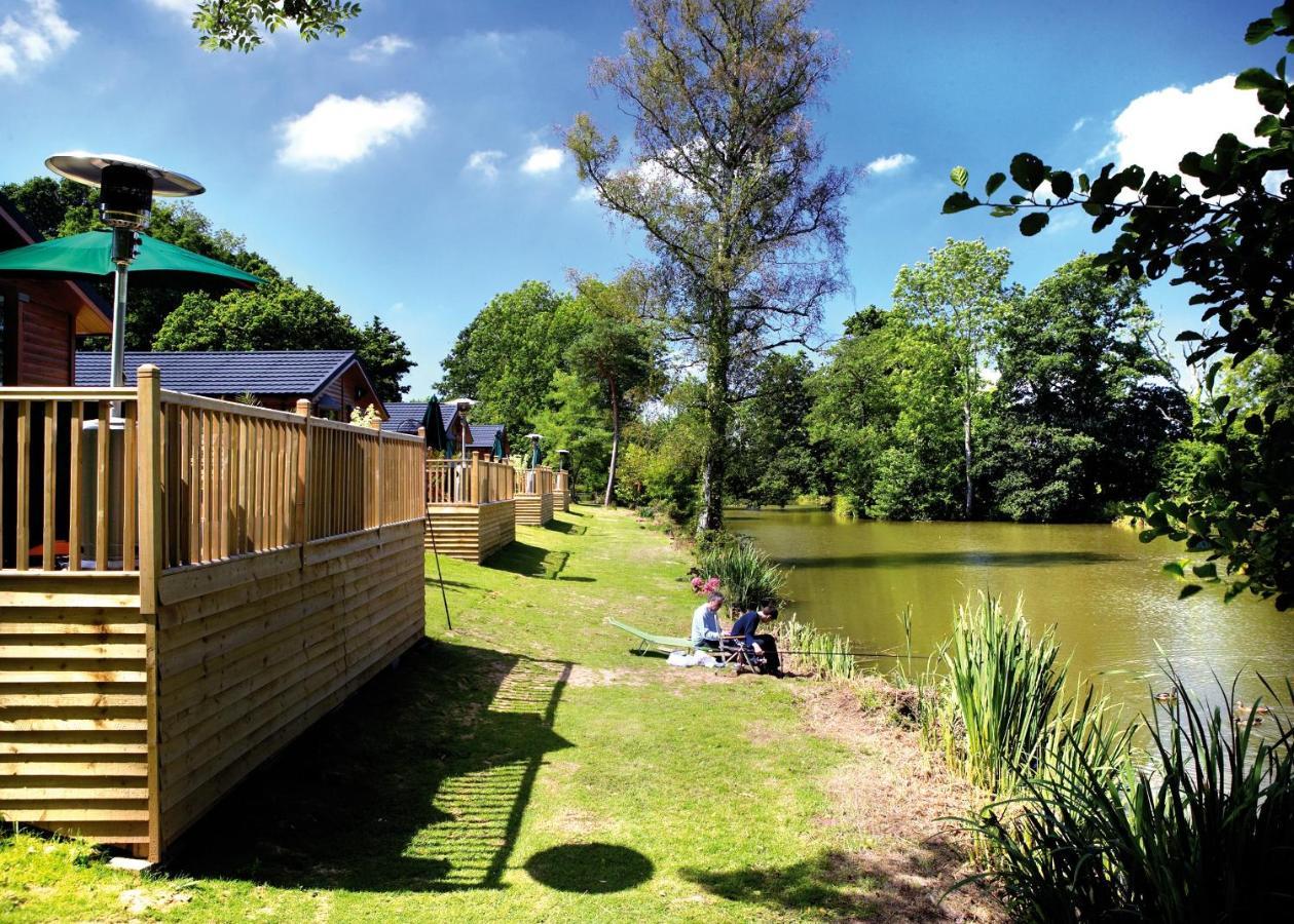 Upton Lakes Lodges カロンプトン エクステリア 写真
