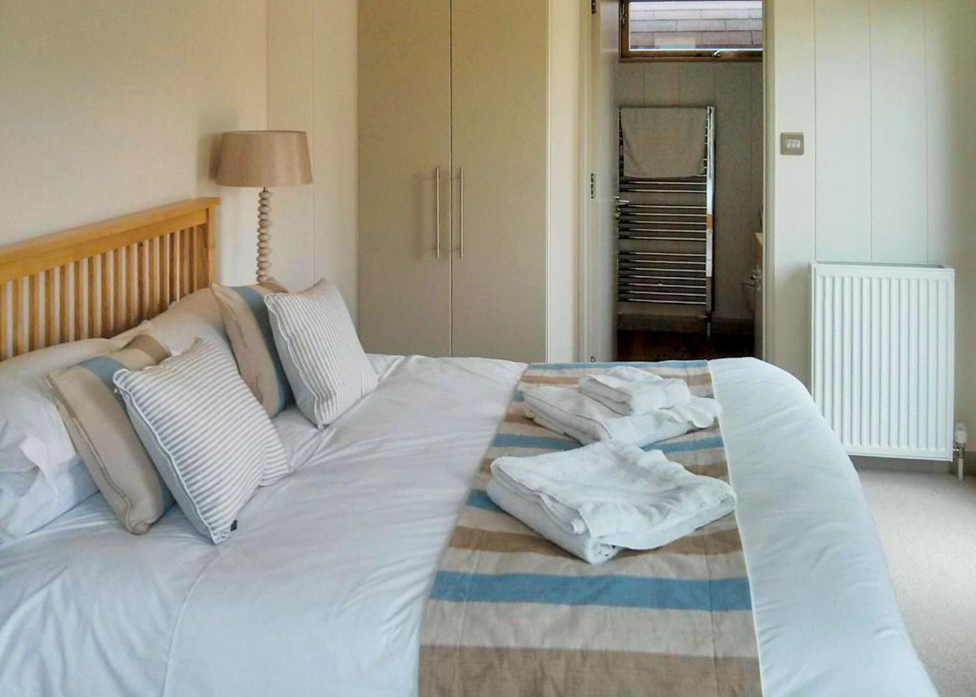 Upton Lakes Lodges カロンプトン エクステリア 写真