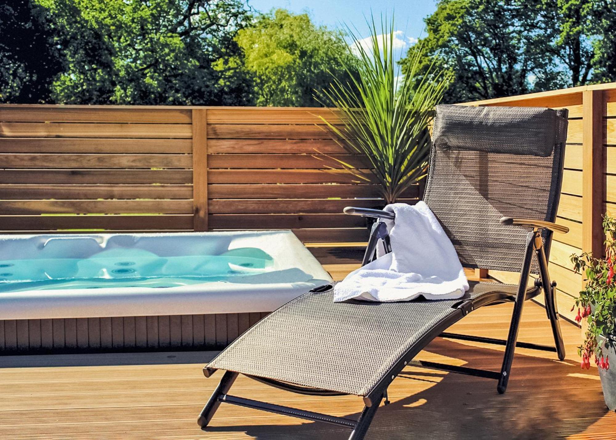 Upton Lakes Lodges カロンプトン エクステリア 写真