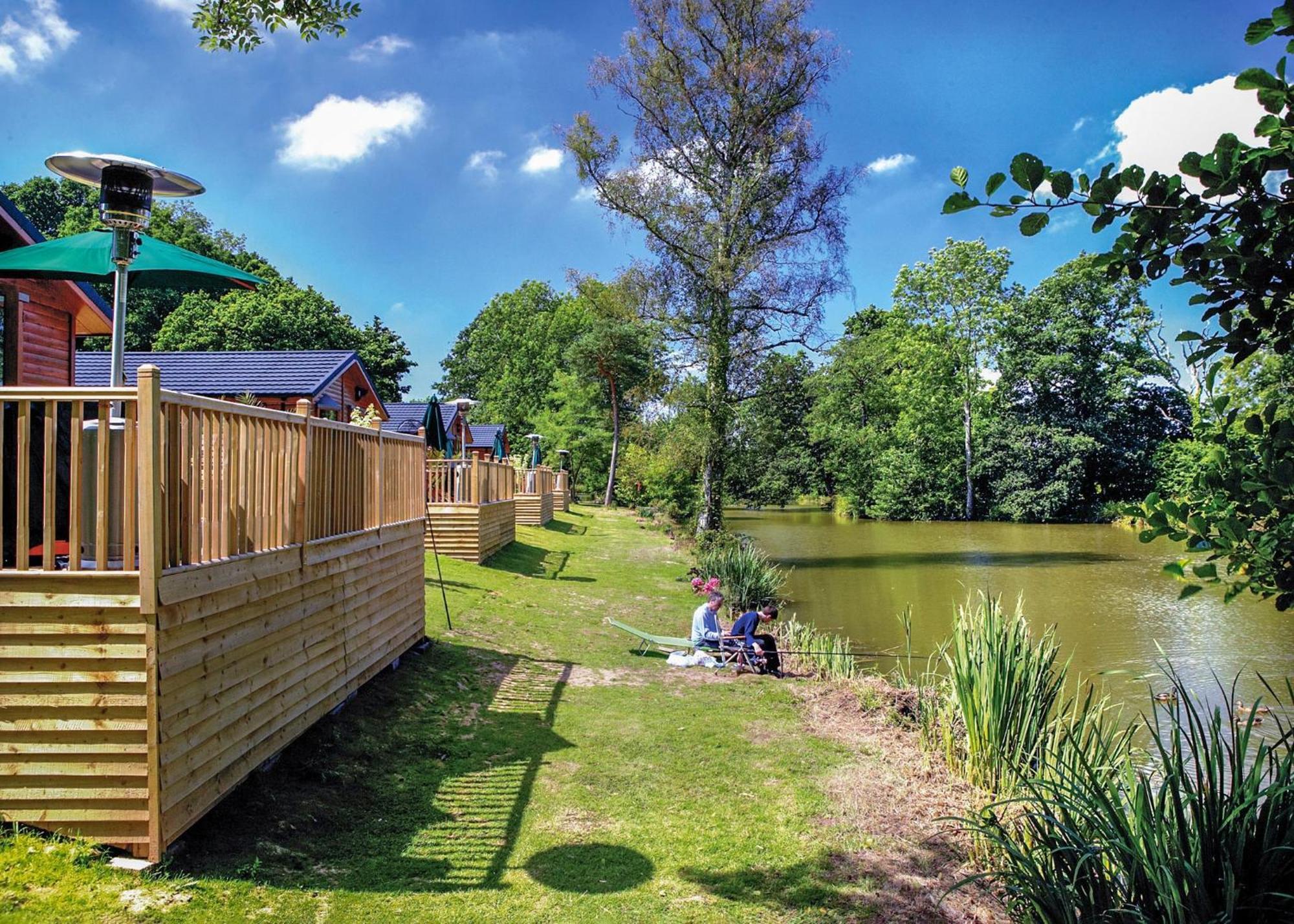 Upton Lakes Lodges カロンプトン エクステリア 写真